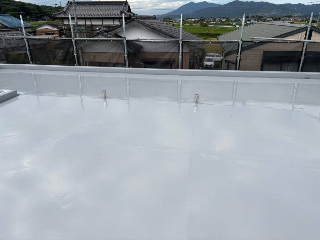 トップコート仕上げ（完了）<br />
ウレタンを保護するための最後の仕上げの塗装になります。